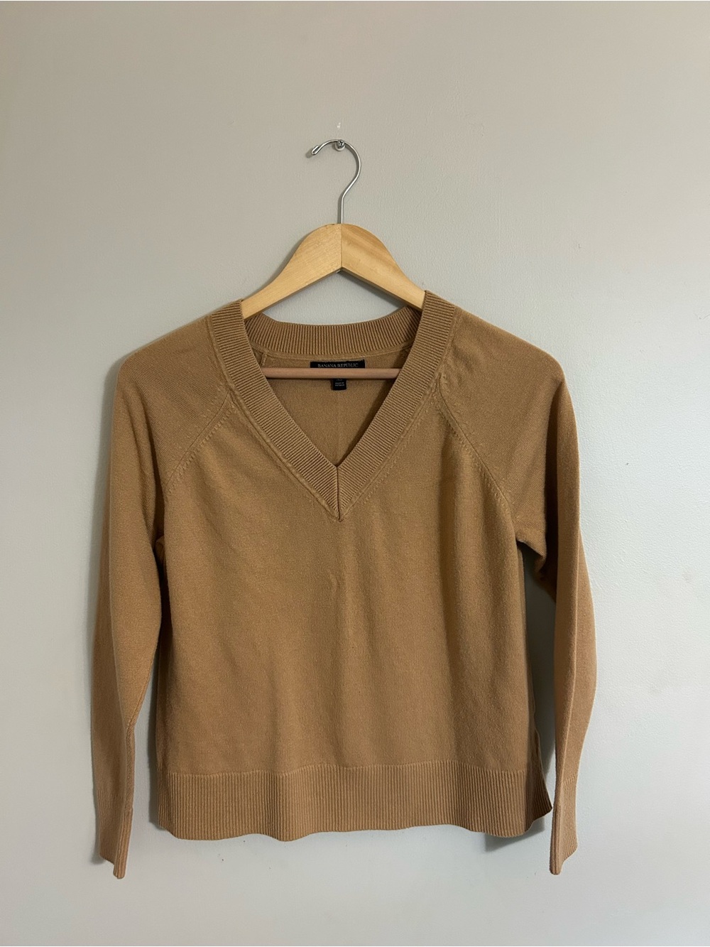 Banana Republic V-Neck Sweater in Camel Brown